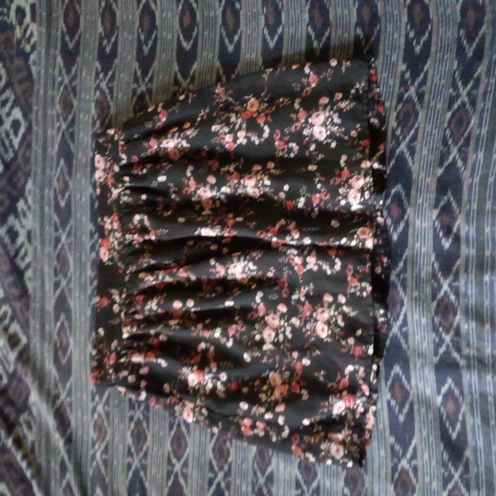 Flowy floral skirt size s